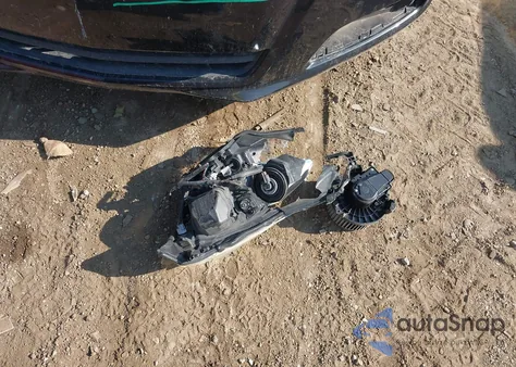 2015 Toyota Corolla Le z USA, uszkodzony, nr VIN 5YFBURHE3FP284644